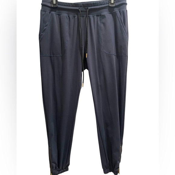 Sold dont buy Joggers Draw String Pants Pockets Zip Hem Navy Blue Women’s Size M - Picture 2 of 15